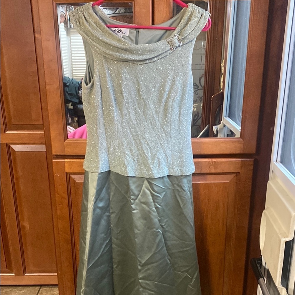 Y2K Sparkling Green Patra Sleeveless Size 10 Pastel Gown Vintage  Fall Event